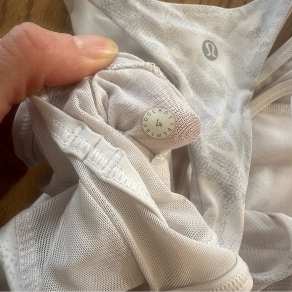 Lululemon Double Lined Tank Bra Size 4 White Multi Mesh Sporty Athletic Top - Picture 8 of 8